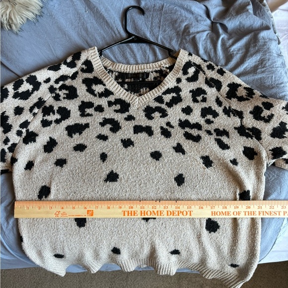 Love Tree Large Women’s Leopard Spots Knit Woven Sweater Comfy NWOT V-neck - Picture 10 of 13
